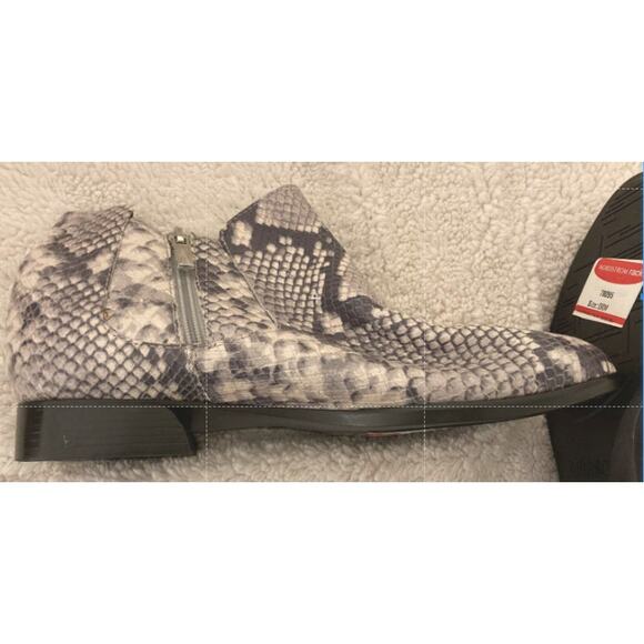 Munro Snakeskin Print Cate Side Zip Leather Ankle Boots Sz 9M Grey and Black NWT - Picture 6 of 8